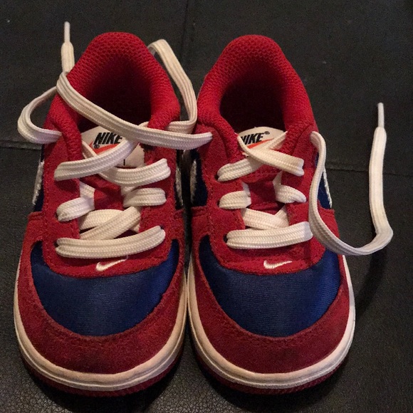 Toddler Boy Nike’s - Picture 2 of 4